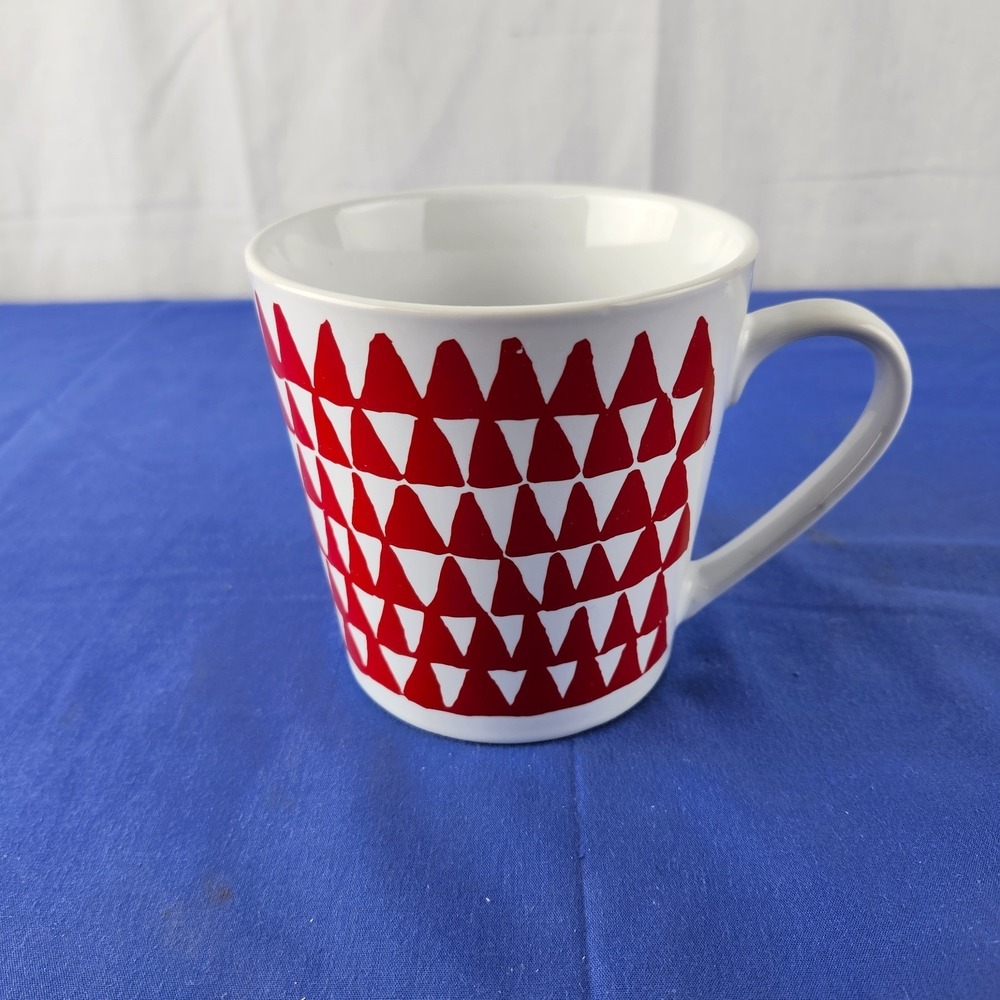 Starbucks White Red Geometric Triangle Xmas Trees Large 14.2 oz Coffee Mug 2016